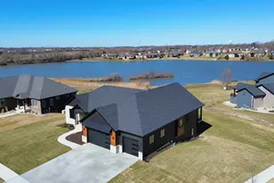 10102 Lakeview Dr, Saint John, IN 46373 - Photo 1