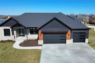 10102 Lakeview Dr, Saint John, IN 46373 - Photo 2