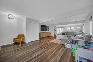 998 Ian Dr, Hobart, IN 46342 - Photo 6