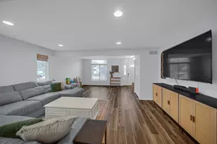 998 Ian Dr, Hobart, IN 46342 - Photo 8