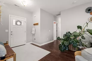 3805 Mandy Ct, Warsaw, IN 46582 - Photo 2