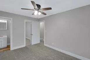 1066 W 10th Pl, Hobart, IN 46342 - Photo 8