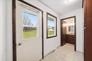 188 Goodview Dr, Valparaiso, IN 46385 - Photo 10