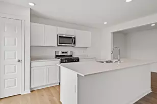 583 Cressmoor Blvd, Hobart, IN 46342 - Photo 2