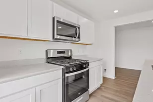 583 Cressmoor Blvd, Hobart, IN 46342 - Photo 6