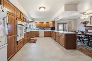 1125 Woodhollow Dr, Schererville, IN 46375 - Photo 4