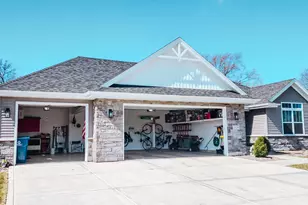 2030 Peace Pkwy Ct, Schererville, IN 46375 - Photo 2