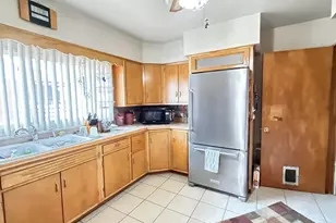 8412 Greenwood Ave, Munster, IN 46321 - Photo 4