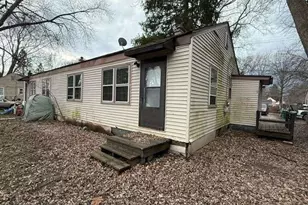 809 Kingsporte Ave, La Porte, IN 46350 - Photo 2