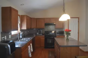 7208 Bracken Pkwy, Hobart, IN 46342 - Photo 6