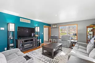 507 Galway Dr, Valparaiso, IN 46385 - Photo 2