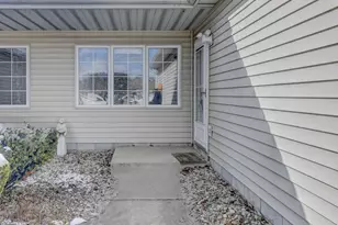 1647 Dogwood Dr, Crown Point, IN 46307 - Photo 2