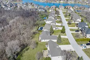 10588 Erie Dr, Crown Point, IN 46307 - Photo 4