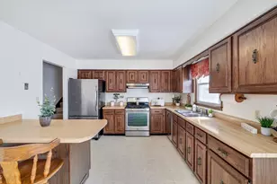 7139 W 83rd Pl, Crown Point, IN 46307 - Photo 6