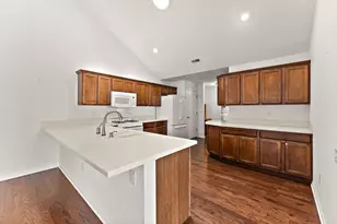 2426 Allison Cir, Valparaiso, IN 46383 - Photo 10