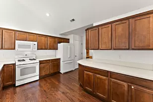 2426 Allison Cir, Valparaiso, IN 46383 - Photo 16