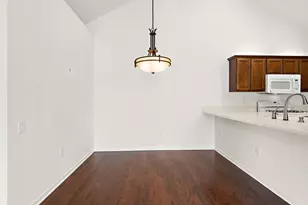 2426 Allison Cir, Valparaiso, IN 46383 - Photo 10