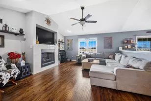 1913 Holly St SE, Demotte, IN 46310 - Photo 4