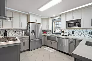 303 Burnham St, Lowell, IN 46356 - Photo 8