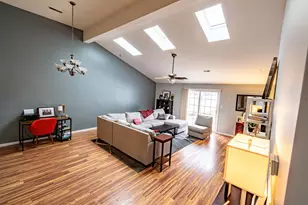 130 Polly Ln, Hobart, IN 46342 - Photo 4