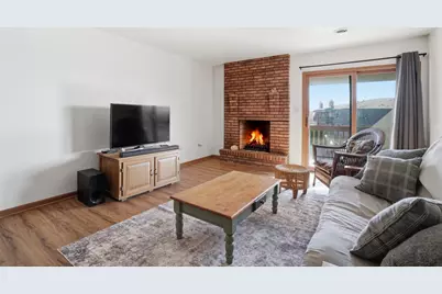 2007 W 45th Street #307, Highland, IN 46322 - Photo 4