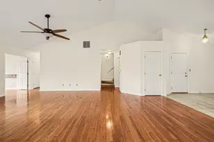 655 Surrey Walk Dr, Valparaiso, IN 46385 - Photo 8