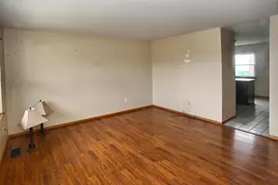 3621 Kingsway Dr, Crown Point, IN 46307 - Photo 2