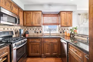 10592 Maine Dr, Crown Point, IN 46307 - Photo 8