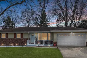 615 Alice St, Crown Point, IN 46307 - Photo 2