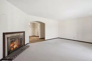 1630 Camellia Dr, Munster, IN 46321 - Photo 4