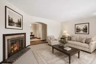 1630 Camellia Dr, Munster, IN 46321 - Photo 4