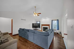 192 Summerhill Dr, Dyer, IN 46311 - Photo 2