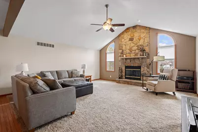 308 E Ross Avenue, Kouts, IN 46347 - Photo 4