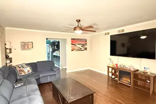 140 N Linda St, Hobart, IN 46342 - Photo 2