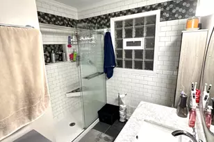 140 N Linda St, Hobart, IN 46342 - Photo 6