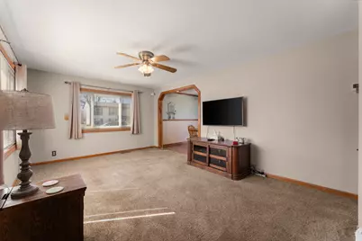 906 E Glen Park Avenue, Griffith, IN 46319 - Photo 2