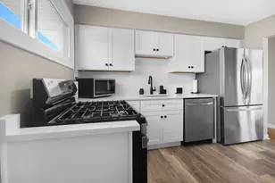 9047 Pettit Dr, Highland, IN 46322 - Photo 6