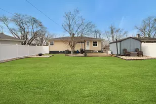 9047 Pettit Dr, Highland, IN 46322 - Photo 16