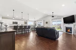 823 11th St SW, Demotte, IN 46310 - Photo 12