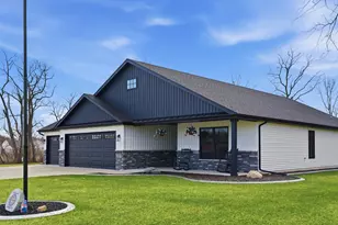 823 11th St SW, Demotte, IN 46310 - Photo 2