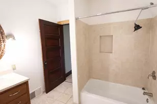 1011 Jackson St, La Porte, IN 46350 - Photo 22