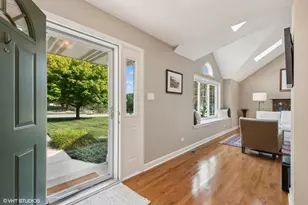 376 Tremont Ct, Valparaiso, IN 46385 - Photo 2