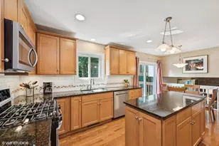 376 Tremont Ct, Valparaiso, IN 46385 - Photo 6