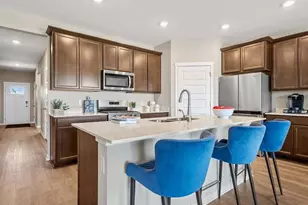 7635 W 106th Pl, Crown Point, IN 46307 - Photo 2