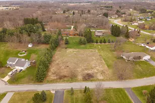 427 Rolling Meadow Dr, Valparaiso, IN 46385 - Photo 1