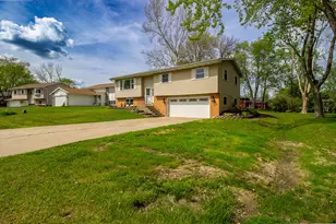 3063 Parkwood Pl, Crown Point, IN 46307 - Photo 2