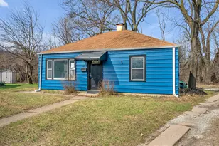 423 176th Ct, Hammond, IN 46324 - Photo 2