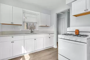 423 176th Ct, Hammond, IN 46324 - Photo 6