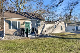 1735 S Fairbanks St, Griffith, IN 46319 - Photo 2