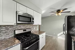 947 N Wood St, Griffith, IN 46319 - Photo 10